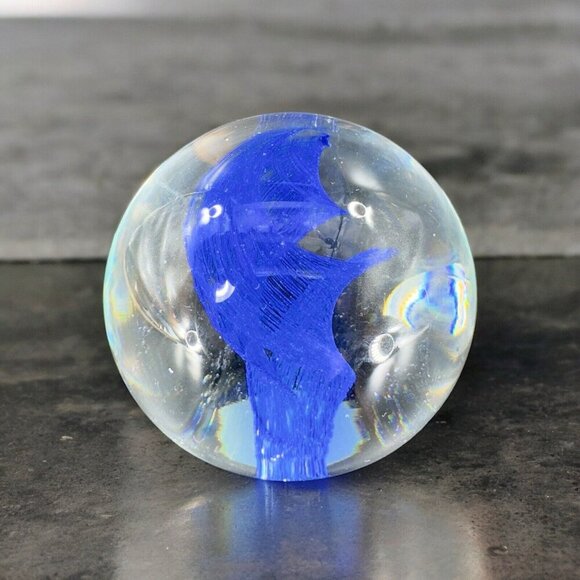 Round Art Glass Paperweight Figure Clear With Cobalt Blue Spiral Swirl Center - Picture 2 of 11